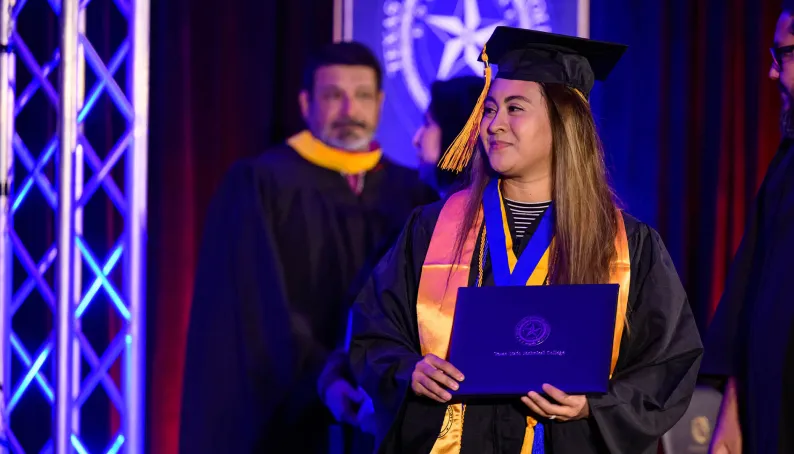 Pick up your graduation cap in gown in the Campus Store.